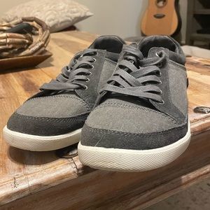 Men’s Bearpaw gray sneakers